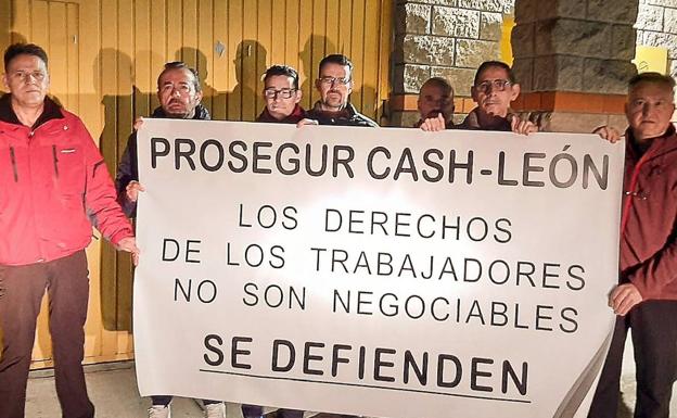 Los Trabajadores De Prosegur Se Concentran Para Solicitar Mejoras